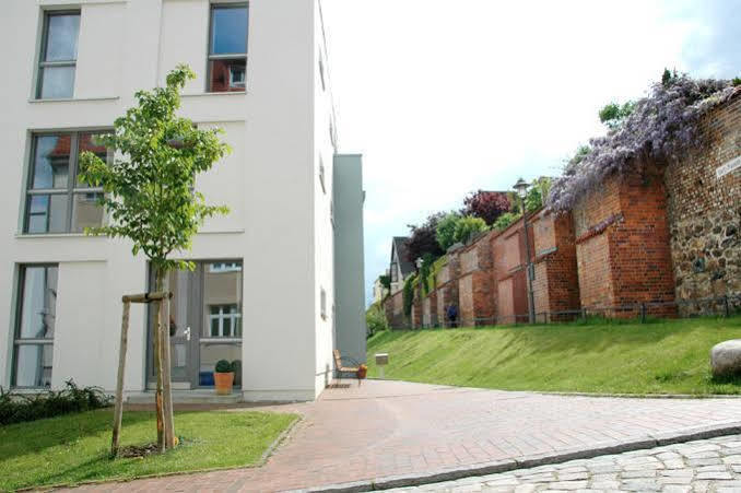 Ferienwohnung An Der Historischen Stadtmauer Rostock Exteriör bild