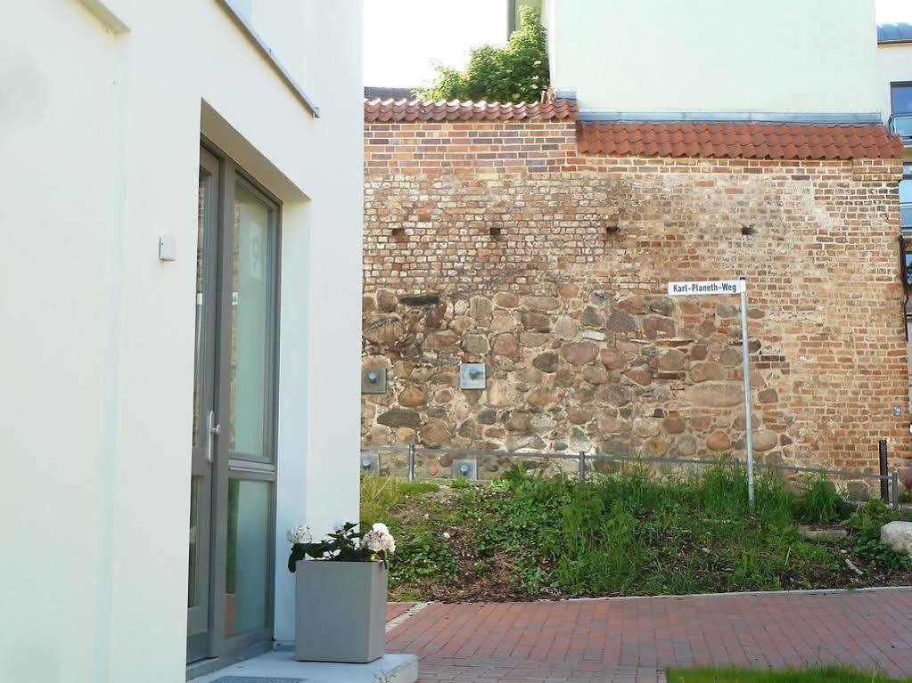 Ferienwohnung An Der Historischen Stadtmauer Rostock Exteriör bild